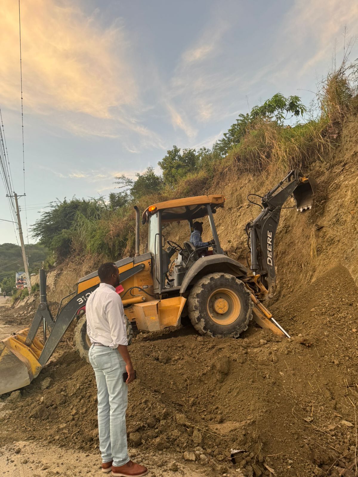 Alcalde supervisa construcción de muros de gaviones en entrada de Padre Las Casas